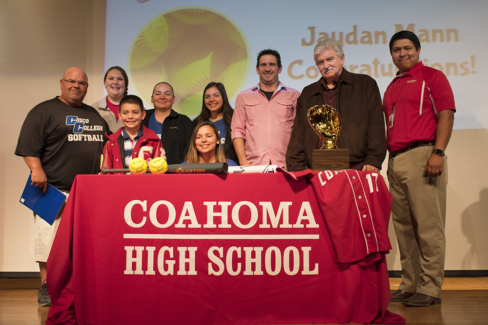 Mann commits to Cisco Coahoma ISD