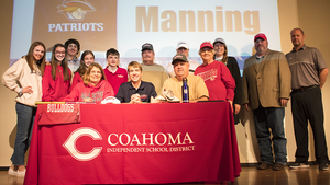 Manning inks deal with DBU for track