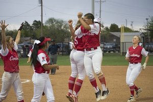 Bulldogettes cage Lady Tigers